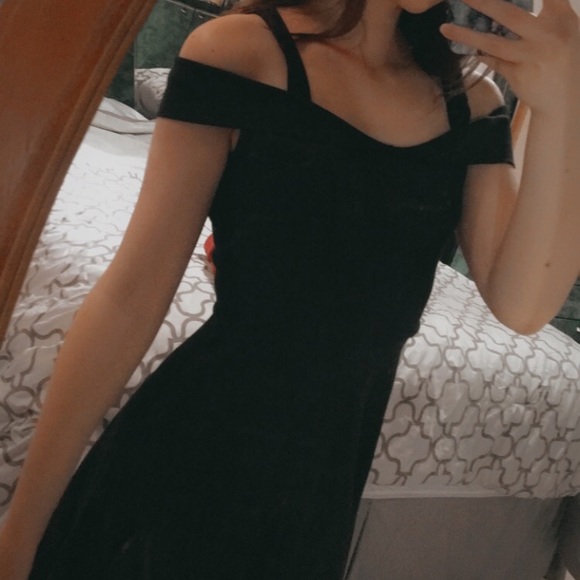 💘Monteau black dress over the shoulder sleeves! - Picture 7 of 11